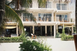 Noah Beach Hotel &amp; Suites